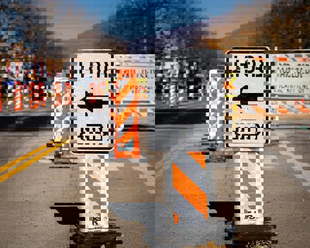 Unexpected Sinkhole Shuts Down Major Intersection, Diverting Morning Traffic for Hours